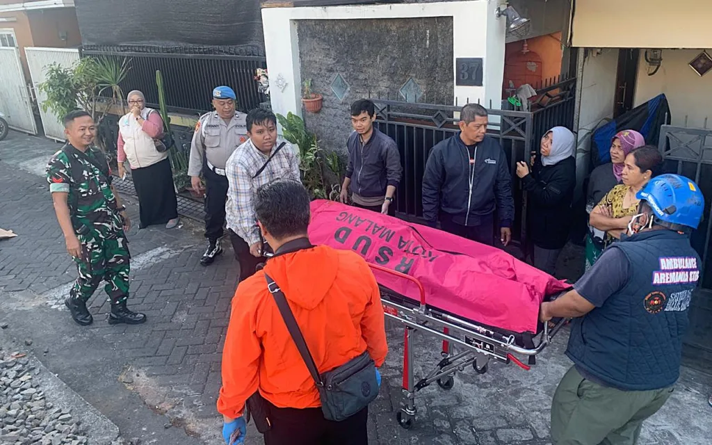 Tim INAFIS Polresta Malang Kota, serta tim evakuasi segera mendatangi lokasi untuk melakukan olah TKP
