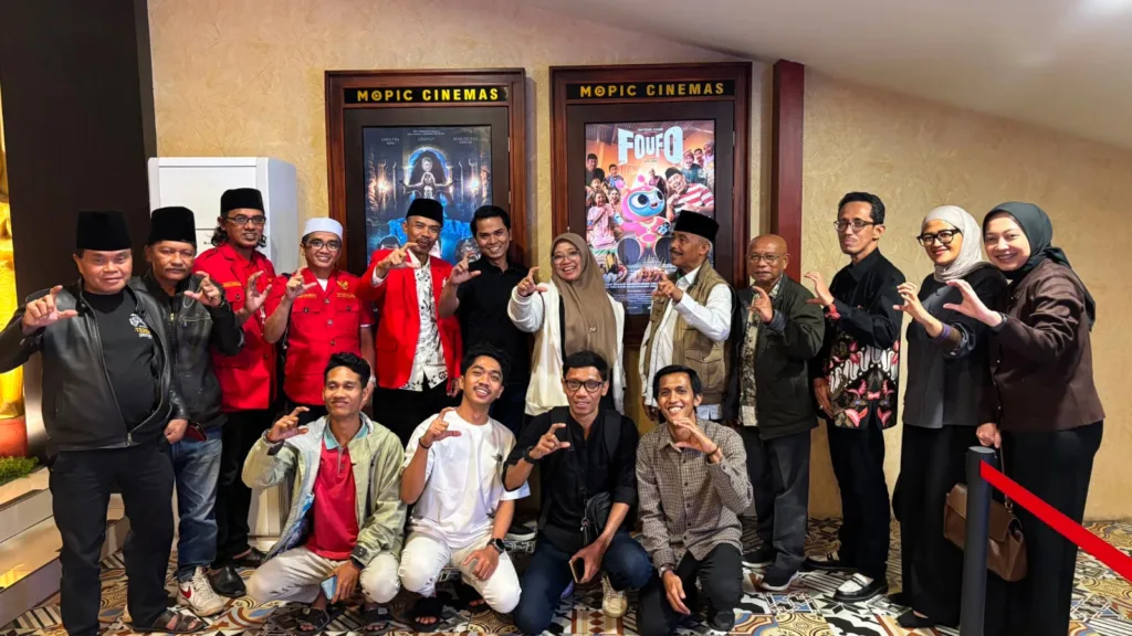Foto: DPC PKB KOTA MALANG (Serunya nobar film FOUFO barng tokoh Madura dan DPC PKB Kota Malang di Mopic Cinema, Rabu (15/7/2026) malam.)