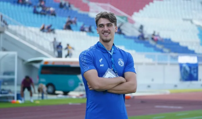 Foto: Arema FC (Singo Edan secara resmi memperkenalkan pemain anyarnya Mauro Zijlstra sebelum laga uji coba menghadapi RANS Nusantara FC di Stadion Kanjuruhan Kepanjen, Sabtu (22/8/2026) sore.)