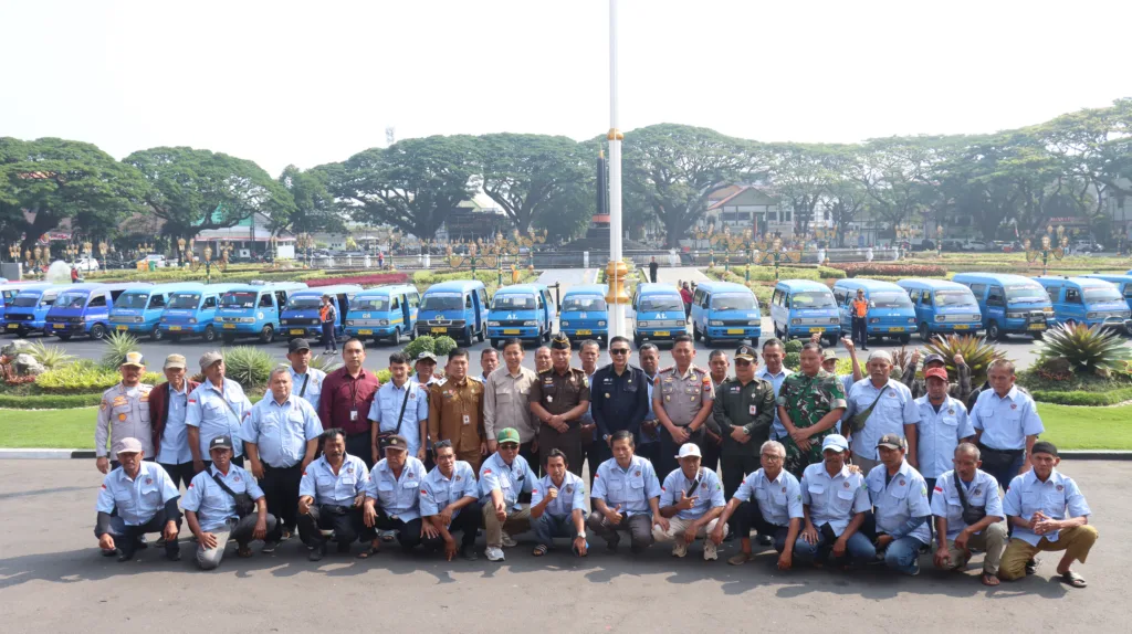 Wali Kota Malang Wahyu Hidayat menegaskan, pengoperasian angkot pelajar tetap harus mengutamakan standar keselamatan, kelayakan kendaraan dan kualitas pelayanan. Setiap armada maupun pengemudi harus terverifikasi untuk bisa memberikan layanan