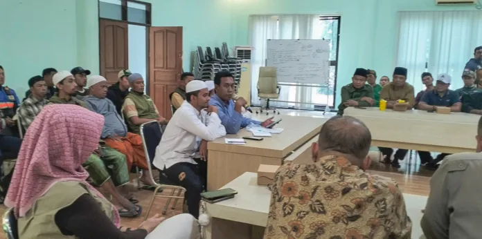 Foto: Istimewa (Proses mediasi Tabligh Akbar dan Aliansi Masyarakat Cinta Damai di kantor Kecamatan Kedungkandang difasilitasi oleh Camat Kedungkandang, Polsek Kedungkandang dan Porlesta Malang Kota belum menemui titik terang, Sabtu (29/8/2026) siang.