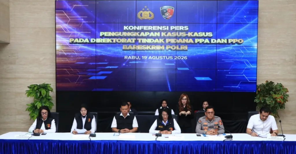 Kasus ketiga merupakan TPPO dengan modus menikahkan perempuan WNI dengan pria WNA asal Tiongkok. Polisi menetapkan CA (25) sebagai perekrut dan CU (59) sebagai penerjemah sekaligus penghubung.