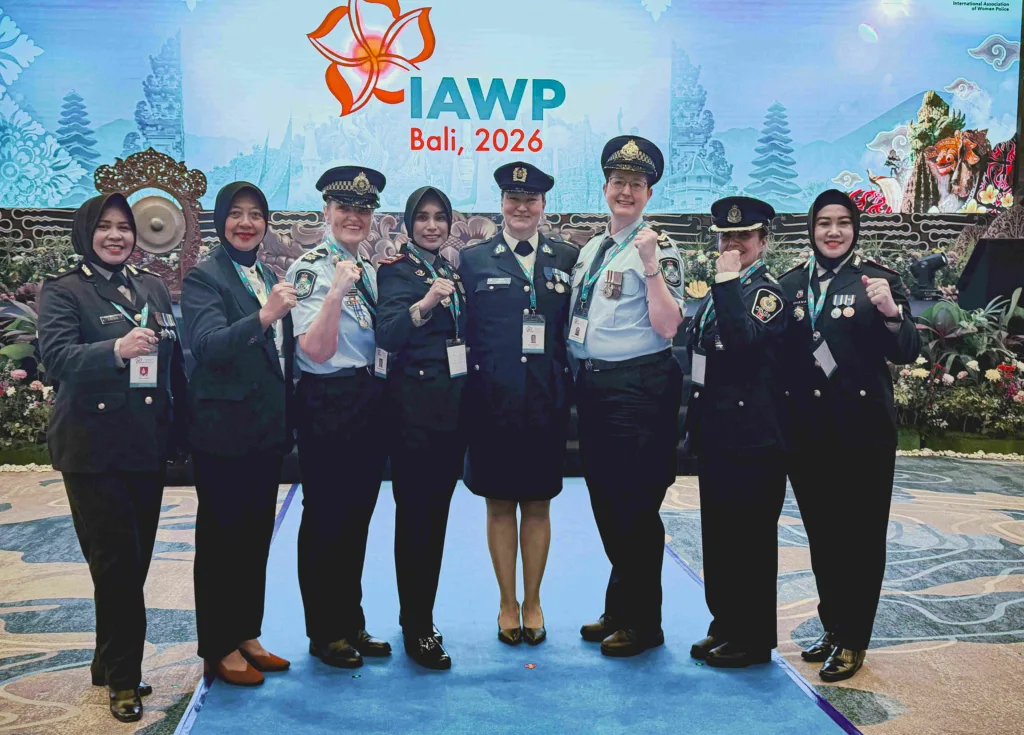 Konferensi bertaraf Internasional tersebut diikuti sekitar 450 peserta dari 43 negara. Salah satu rangkaiannya adalah parade Polwan internasional di Lapangan Puputan Renon, Denpasar, Minggu (20/9/2026)