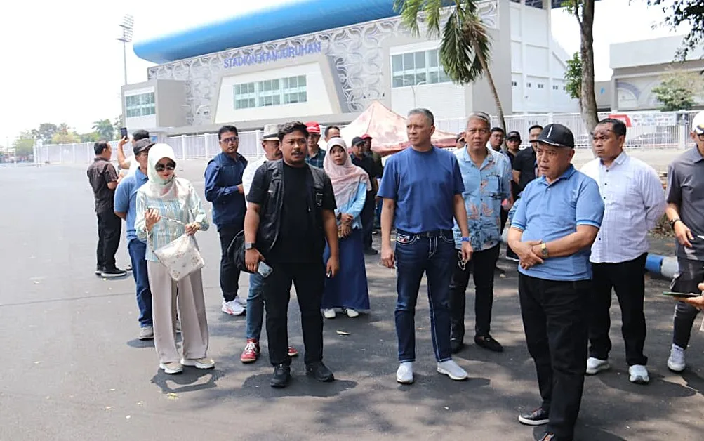 Rombongan bersama Bupati Malang menyambangi sejumlah titik di kompleks stadion, mulai dari fasilitas olahraga, area pendukung hingga kawasan komersial, sebagai upaya memperdalam pembahasan mengenai rencana pengelolaan dan pengembangan kawasan