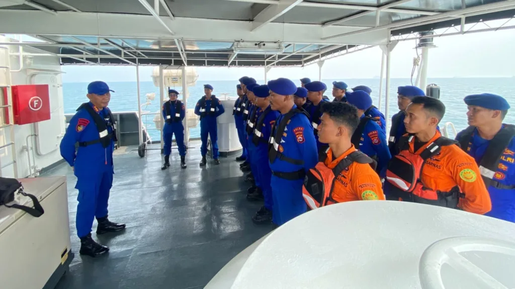 Meski penyisiran diperluas, kondisi cuaca dan laut membuat operasi harus dilakukan secara terukur. Petugas juga terus memantau perkembangan kondisi di sekitar Gunung Anak Krakatau sebelum menentukan pergerakan masing-masing unsur.