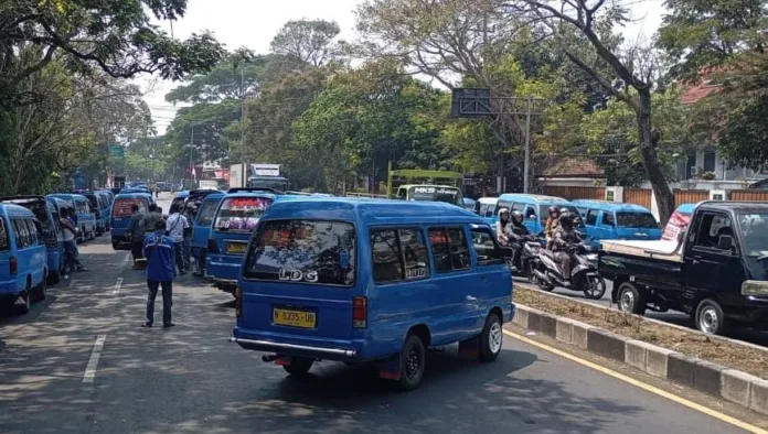 Ratusan Sopir Angkot Malang Tuntut Kesepakatan Koridor 1, Tolak Operasional Koridor 2 Trans Jatim