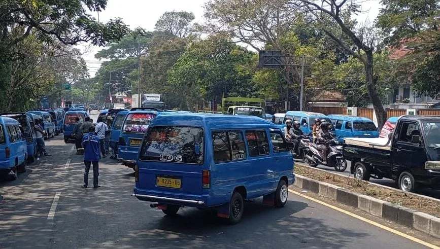 Ratusan Sopir Angkot Malang Tuntut Kesepakatan Koridor 1, Tolak Operasional Koridor 2 Trans Jatim