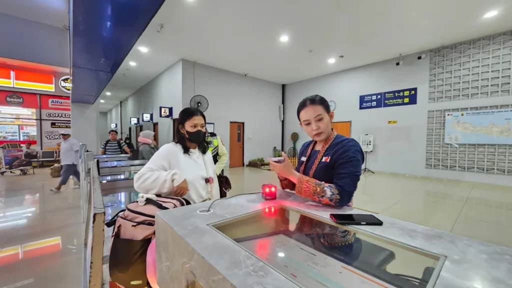 Bandara Tutup Terdampak Erupsi Anak Gunung Krakatau, KAI Daop 8 Operasikan KA Tambahan dari Malang ke Gambir