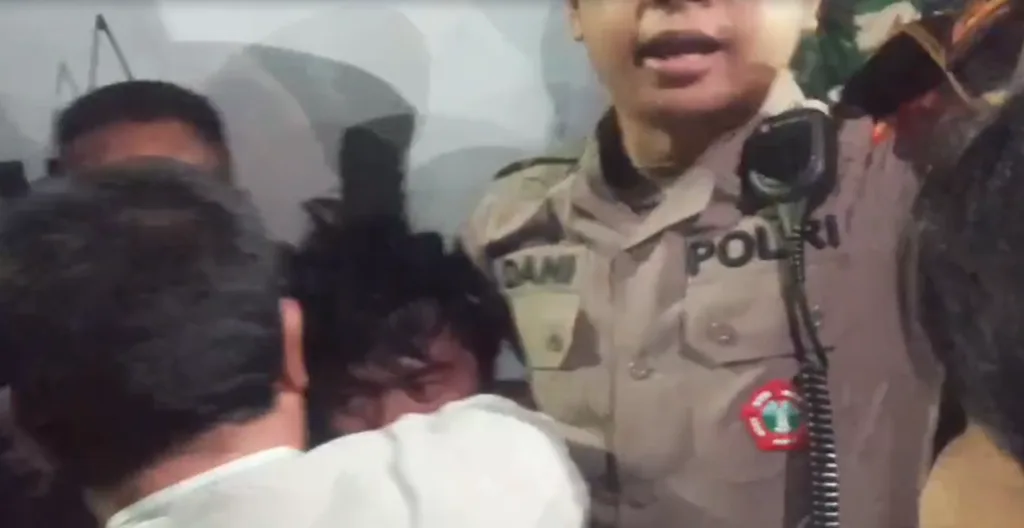 Foto Istimewa: (Tangkapan layar kondisi ramai usai penangkapan pelaku curanmor di Jalan Hamid Rusdi Gang II A Kota Malang, Jumat (492026) malam.)