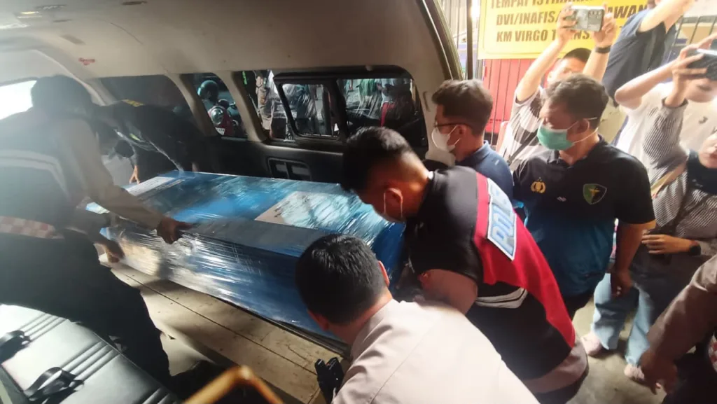 Dari total 243 orang dalam manifes, sebanyak 117 korban telah ditemukan, terdiri atas 108 korban hidup dan 9 korban meninggal dunia. Sementara itu, 126 orang masih dalam pencarian