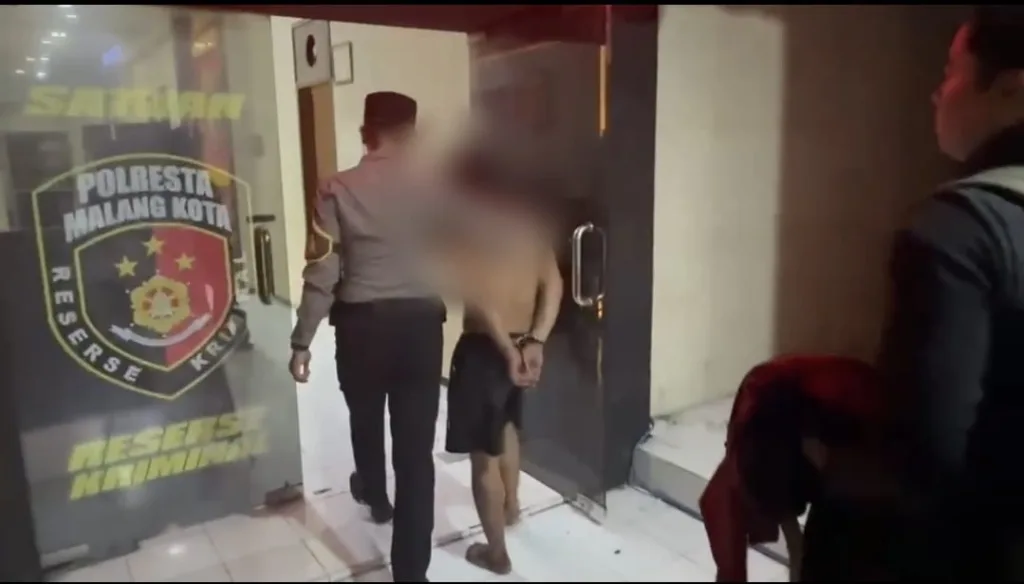 Foto Istimewa: (Tangkapan layar kondisi ramai usai penangkapan pelaku curanmor di Jalan Hamid Rusdi Gang II A Kota Malang, Jumat (492026) malam.)