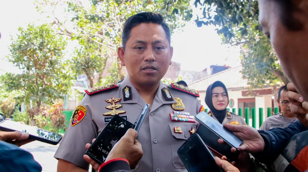 Foto: Kapolresta Malang Kota Kombes Pol Danang Setiyo PS memastikan jajarannya terus memantau antrean panjang kendaraan di sejumlah SPBU menyusul meningkatnya permintaan Pertalite
